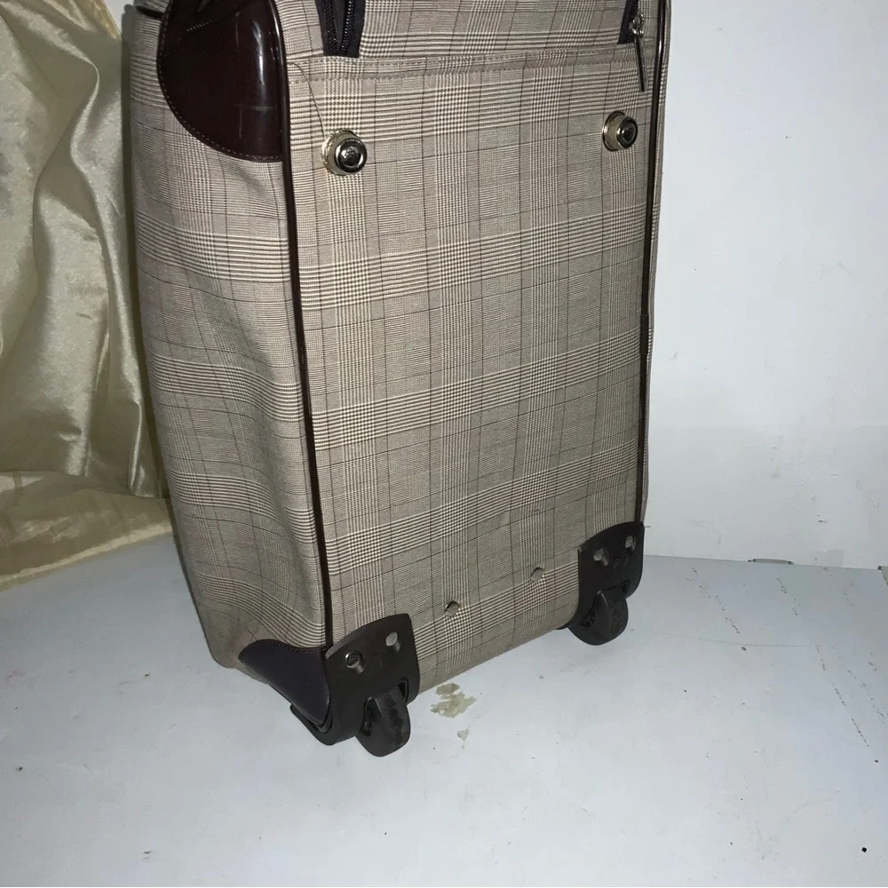 Liz Clairborne O hara series wheeled travel hand duffel luggage. Weekender. New. - Picture 3 of 8